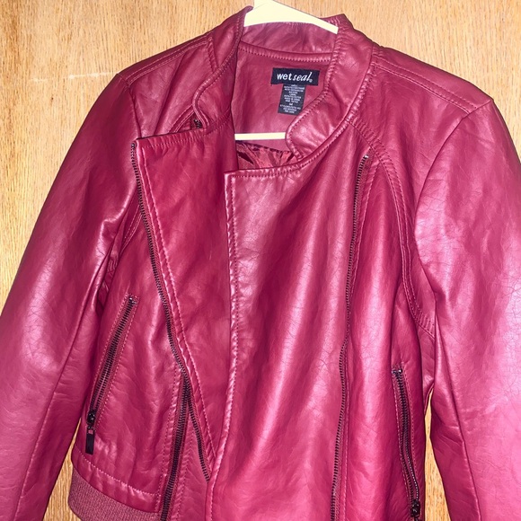 Red leather jacket - Picture 1 of 3